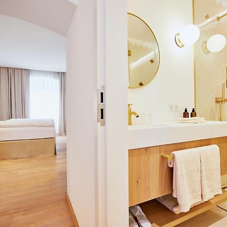גמונדן Boutiquehotel Zum Goldenen Hirschen מראה חיצוני תמונה