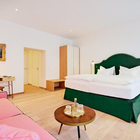 גמונדן Boutiquehotel Zum Goldenen Hirschen מראה חיצוני תמונה