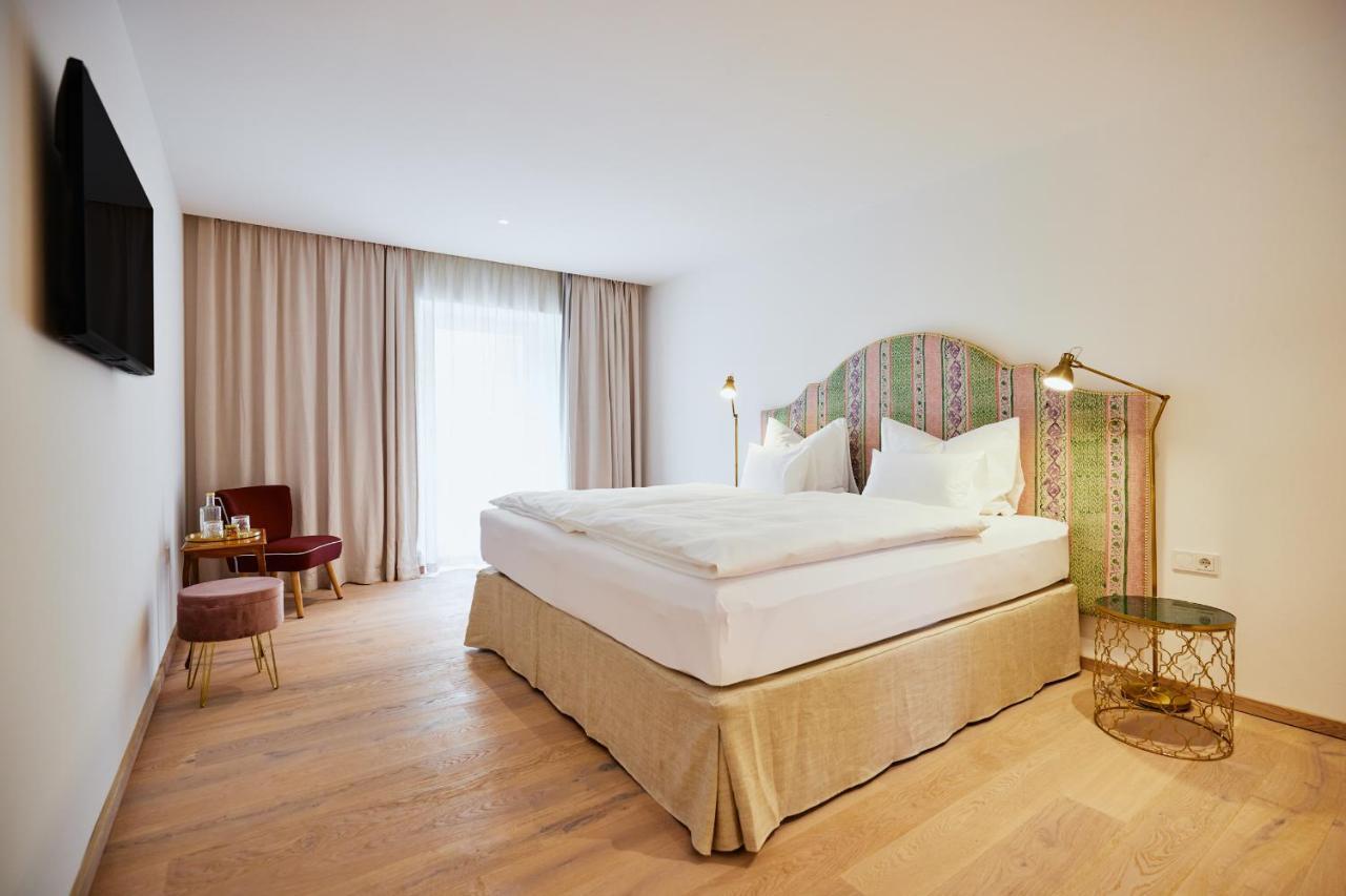 גמונדן Boutiquehotel Zum Goldenen Hirschen מראה חיצוני תמונה