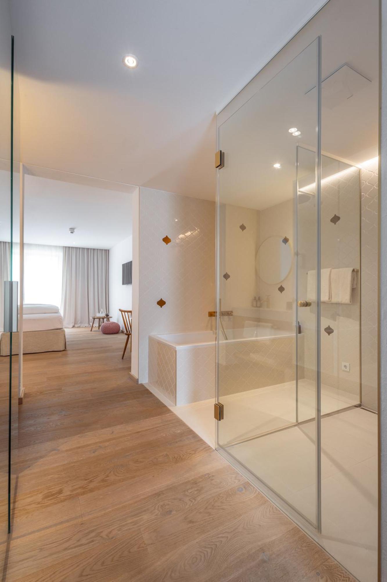 גמונדן Boutiquehotel Zum Goldenen Hirschen מראה חיצוני תמונה