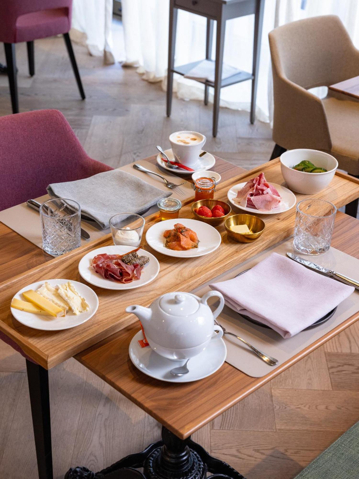 גמונדן Boutiquehotel Zum Goldenen Hirschen מראה חיצוני תמונה